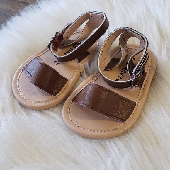 NEW Old Navy Baby Ankle Strap Sandals 0-3 Months - Picture 1 of 7